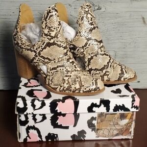 Mata Viola-1 Ankle Cut With Side Cut Out Faux Snake Bootie, 10, Brown & Beige